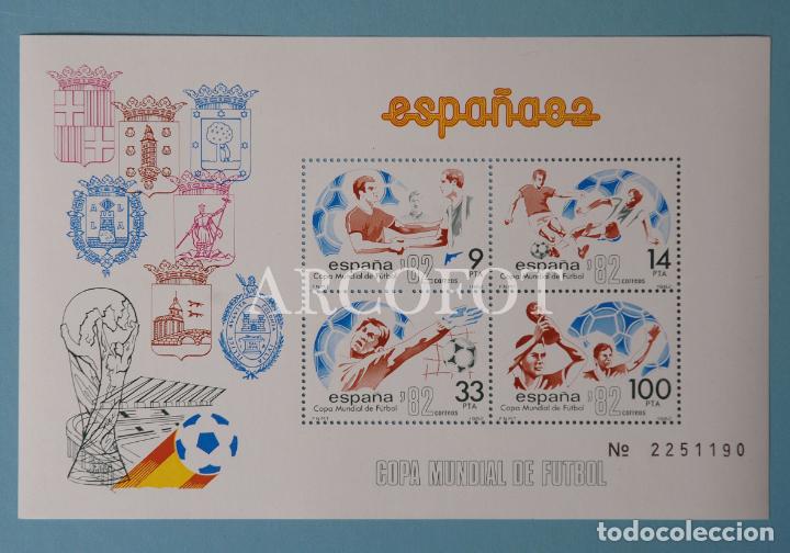 Sellos: 1982 - 1 HOJA BLOQUE CON 4 SELLOS - COPA MUNDIAL DE FUTBOL ESPA&Ntilde;A '82 - LA DE LAS FOTOS