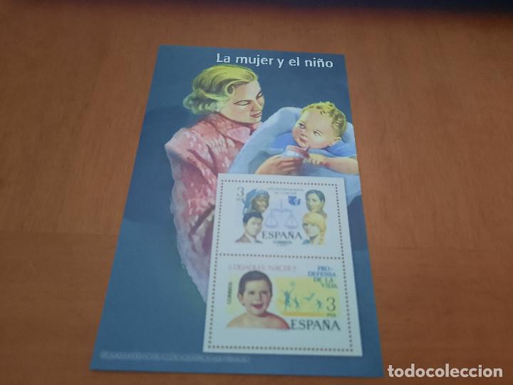 Sellos: LA MUJER Y EL NI&Ntilde;O. REPRODUCCI&Oacute;N BLOQUE SELLOS. EL FRANQUISMO EN SELLOS Y BILLETES. EL MUNDO. C-12