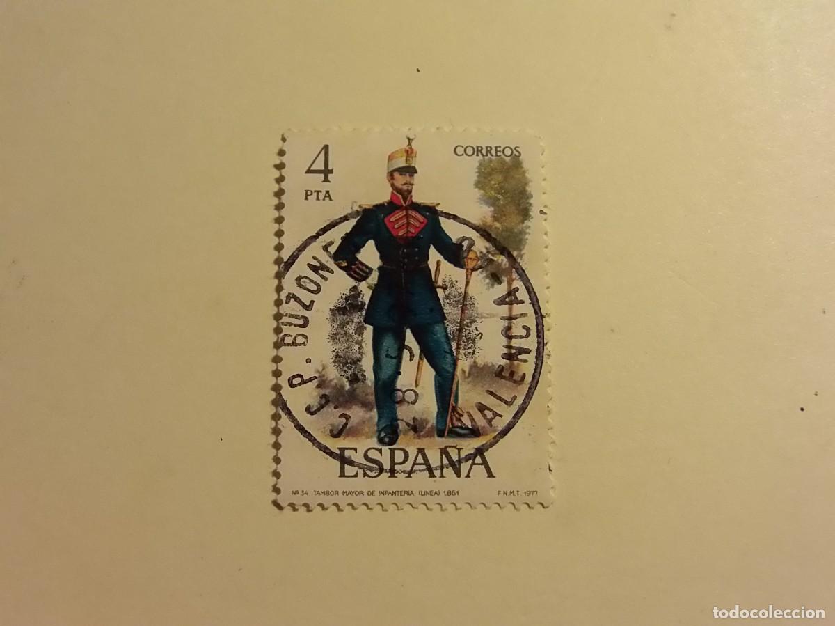 Sellos: ESPA&Ntilde;A 1977 - UNIFORMES MILITARES - EDIFIL 2384 - TAMBOR MAYOR INFANTER&Iacute;A DE L&Iacute;NEA (1861).