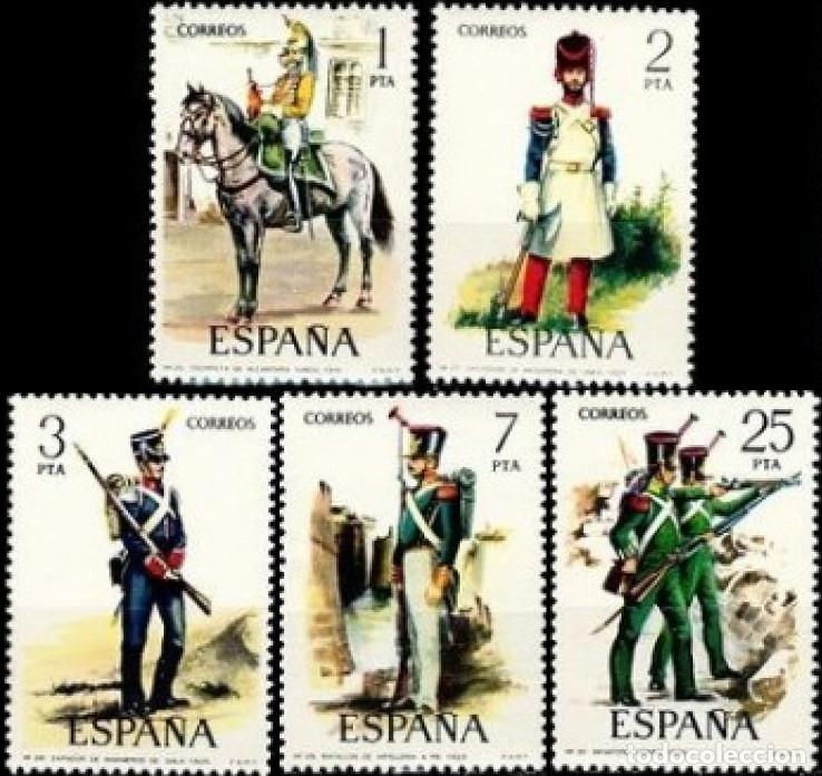 Sellos: Espa&ntilde;a. A&ntilde;o 1976, Edifil 2350/51 ** ''Uniforme Militares VI''./ Nuevos, sin fijasellos. MNH.