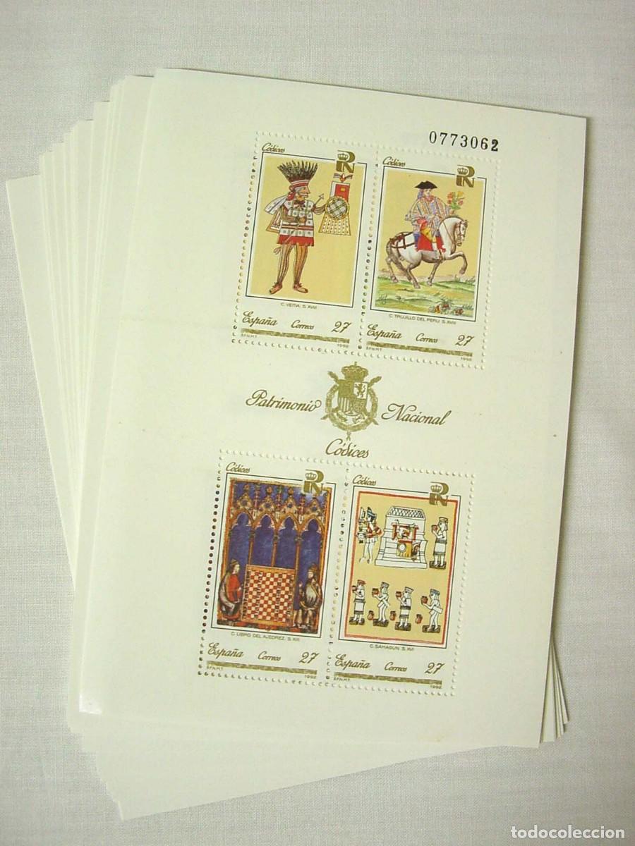 Sellos: Lote 25 Hojas de 4 Sellos Nuevos Codices Patrimonio Nacional. Series correlativas 0773062 a 0773086