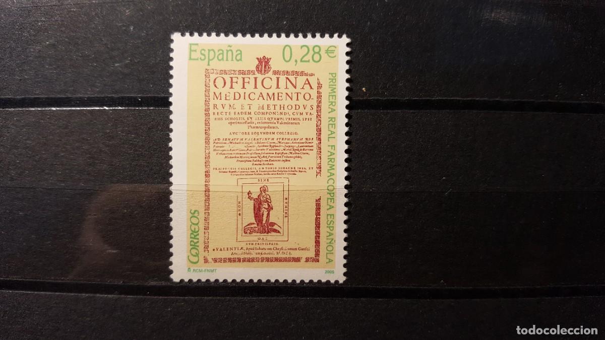 Sellos: Sello nuevo. Centenario 1&ordf; Farmacopea Espa&ntilde;ola. 3 de febrero 2005. Edifil 4153.