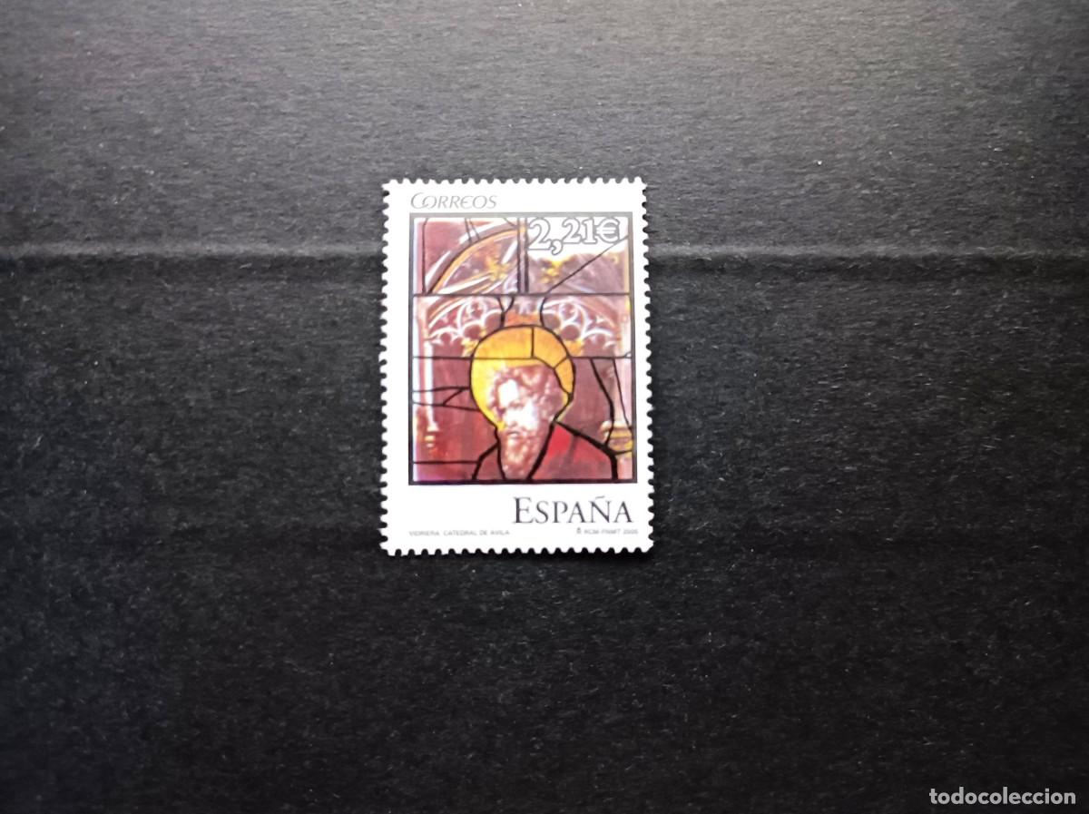 Sellos: Sello nuevo. Vidrieras Catedral de &Aacute;vila. 2 de Noviembre de 2005. Edifil 4196.