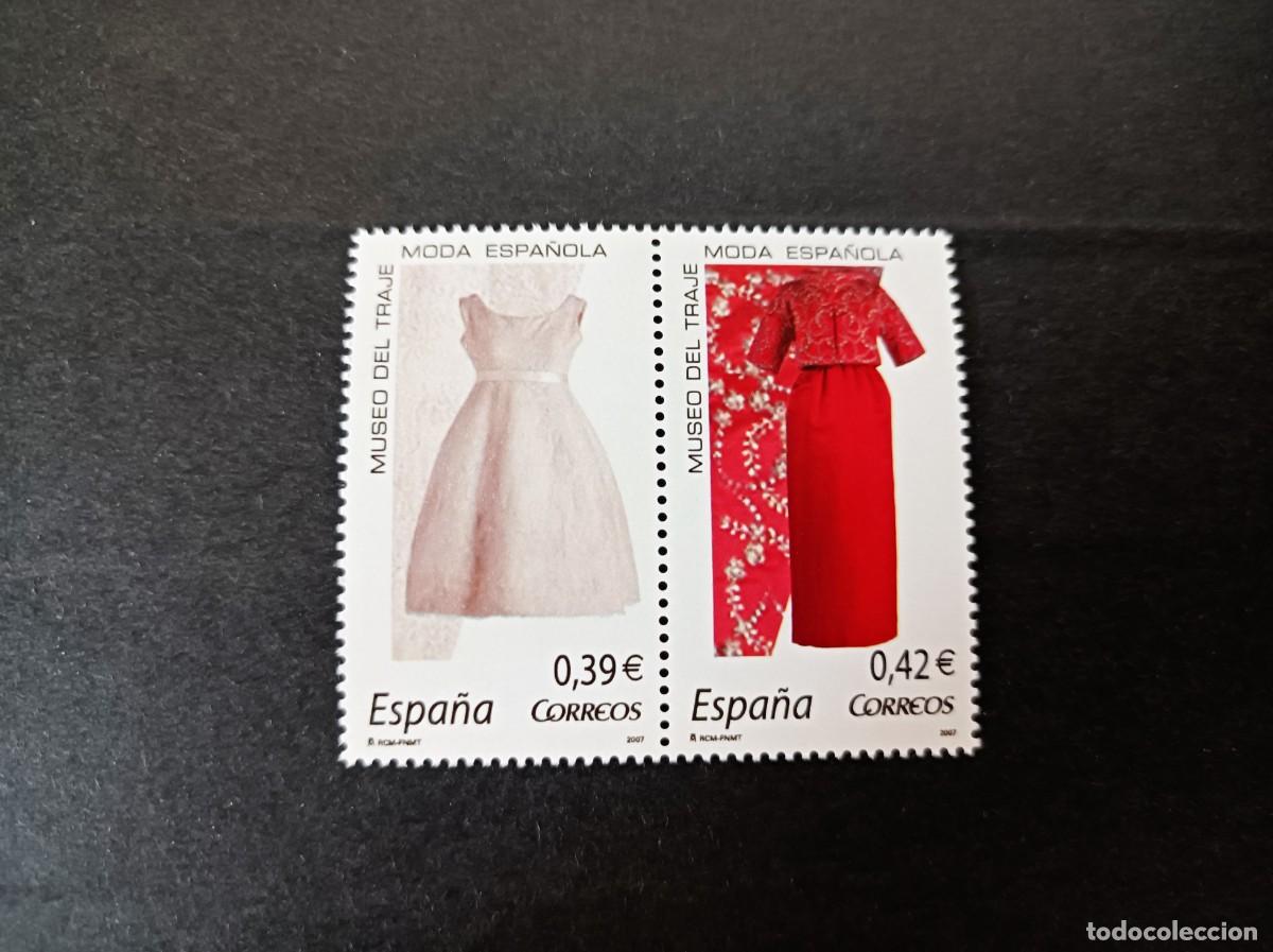 Sellos: Nuevos. Moda Espa&ntilde;ola. Museo del Traje. Serie completa. 18 Octubre 2007. Edifil SH 4354.