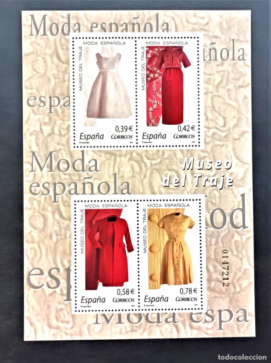 Sellos: Nuevos. Moda Espa&ntilde;ola. Museo del Traje. Serie completa. 18 Octubre 2007. Edifil SH 4354.