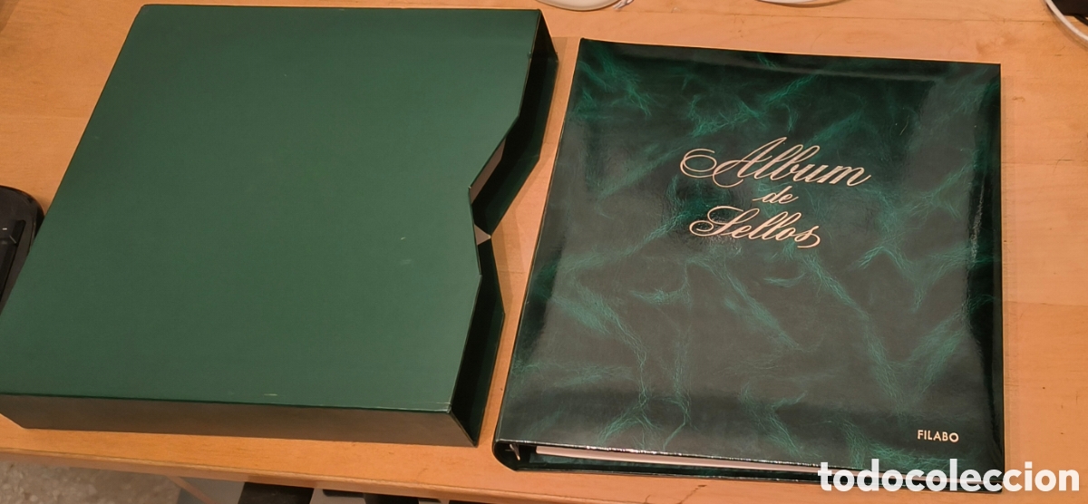 Sellos: Lote Lujo Filatelia: &Aacute;lbum FILABO Seda Moar&eacute; + Colecci&oacute;n Monarqu&iacute;a Completa (1975-1981)