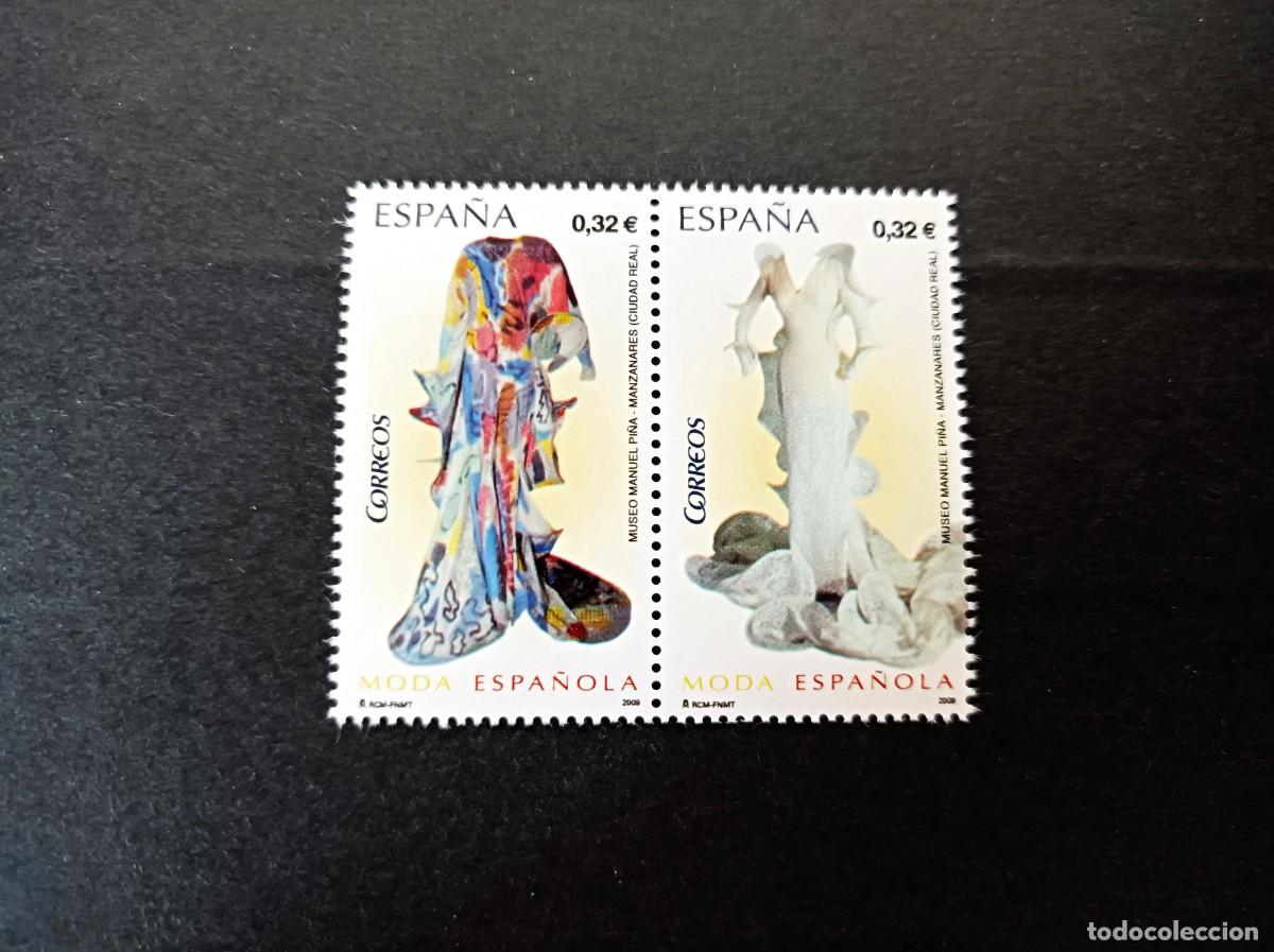 Sellos: Sellos nuevos. Moda Espa&ntilde;ola. Manuel Pi&ntilde;a. 19 de Junio de 2009. Edifil 4494 CD.