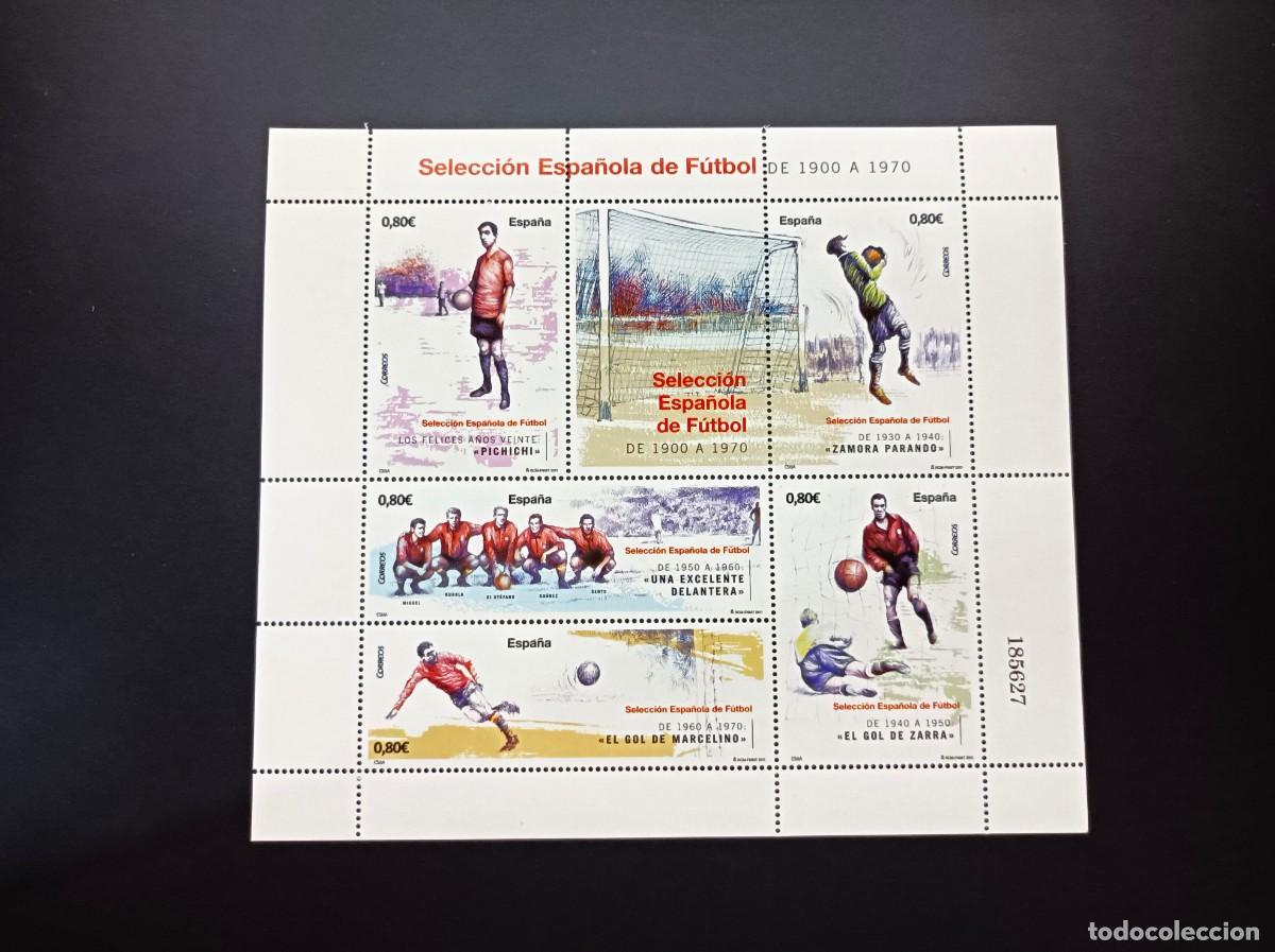 Sellos: Sello nuevo. Seleccion Espa&ntilde;ola de Futbol 1900-2010. 19 de Septiembre de 2011. Edifil 4665 SH