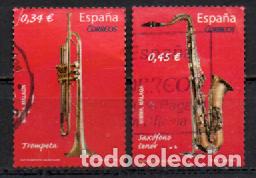 Sellos: Edifil n&ordm; 4549/50, Instrumentos musicales, sax&oacute;fono y trompeta, usado serie completa