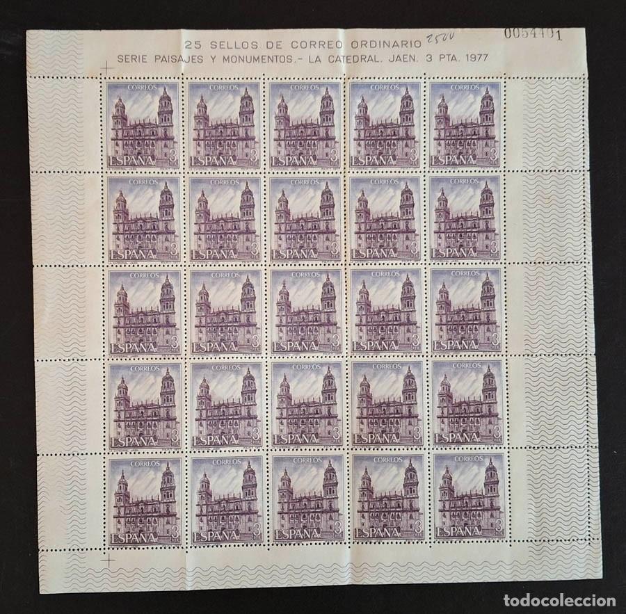 Sellos: Edifil 2417, pliego Paisajes y monumentos, 1977