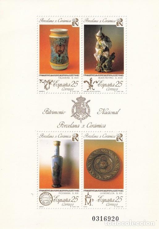 Sellos: HB Hojita Bloque 1992 - Patrimonio Nacional - Porcelana y Cer&aacute;mica - Albarelo - L&aacute;mpara - Jarr&oacute;n - P