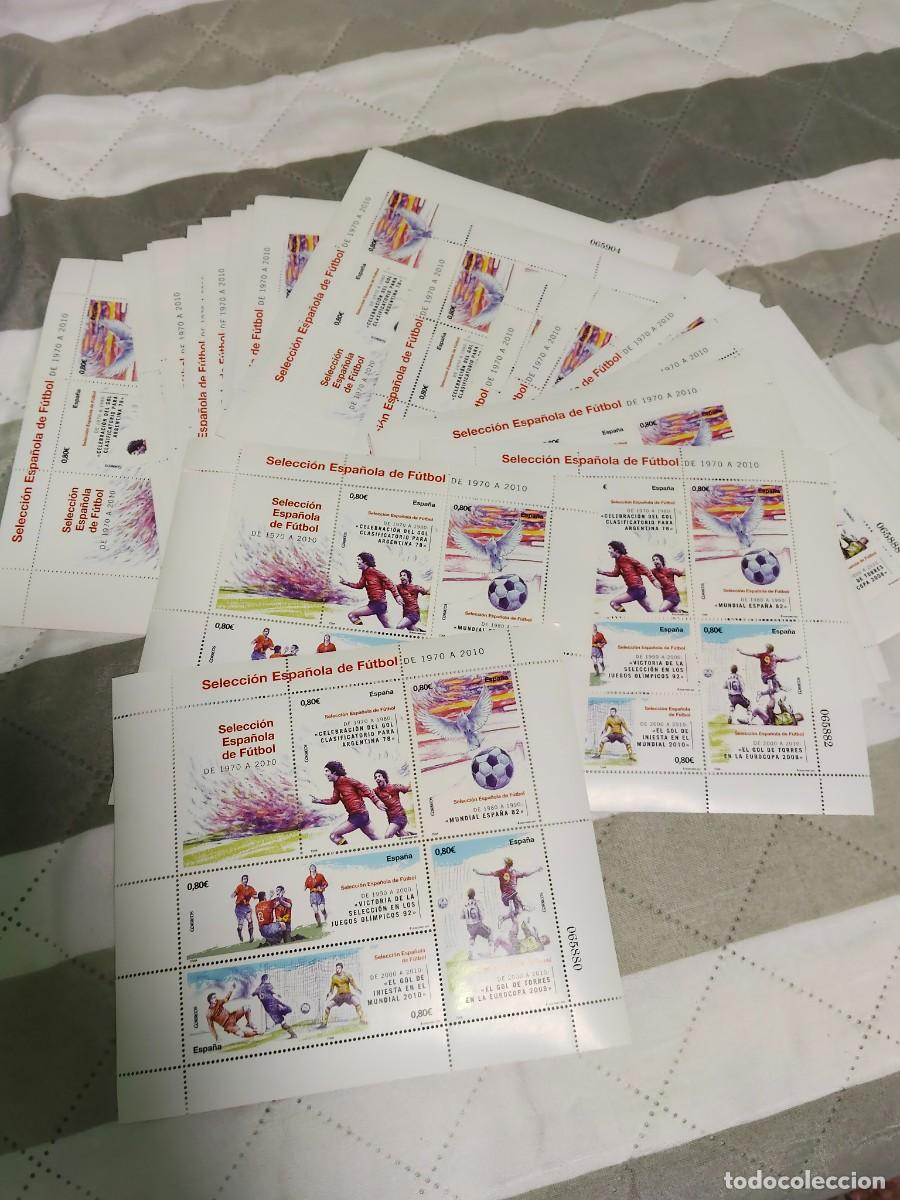 Sellos: LOTE DE 40 BLOQUES DE SELLOS DEL A&Ntilde;O 2011 SELECCION ESPA&Ntilde;OLA DE FUTBOL.TOTAL 200 SELLOS DE 0,80&euro;