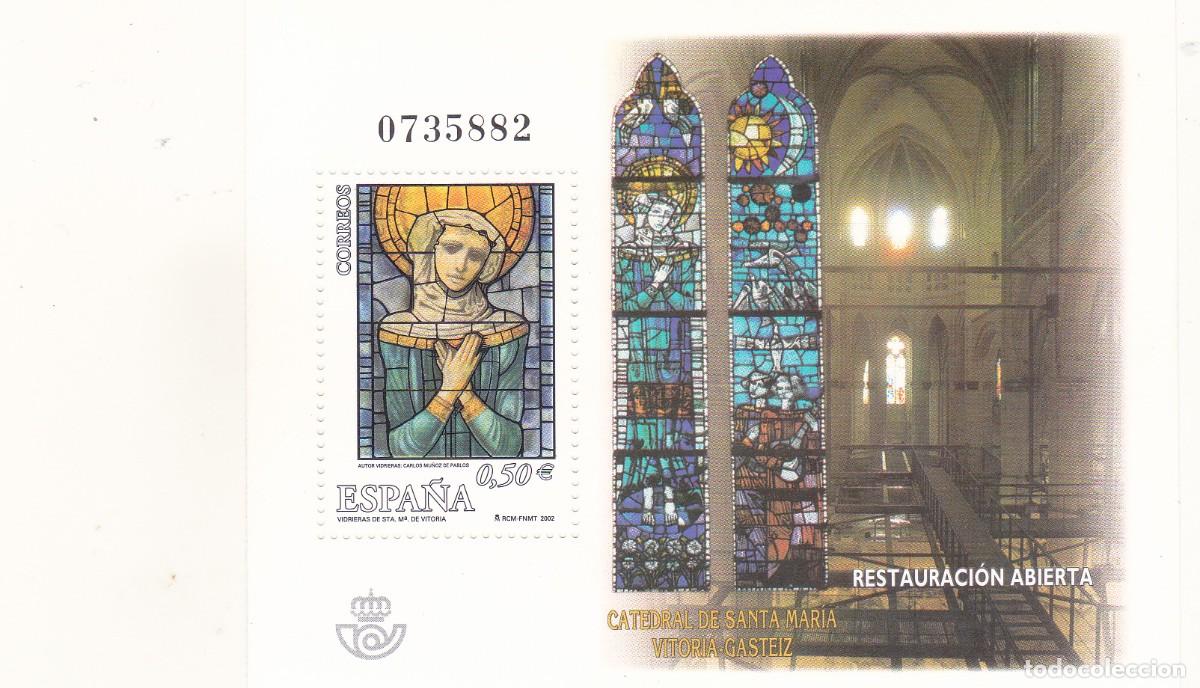 Sellos: SELLOS 2002 - Nave Central y Vidrieras Catedral de Vitoria - 3954 - hojita (NUEVOS)