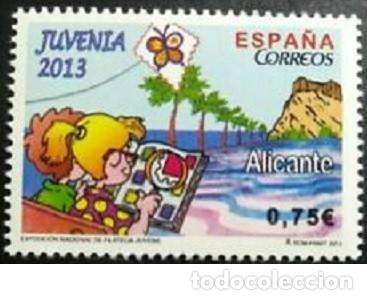 Sellos: Edifil 4827 MNH Juvenia Ni&ntilde;os con Album de sellos en la orilla del mar SIN FIJA SELLO Espa&ntilde;a 2013