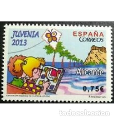 Sellos: Edifil 4827 MNH Juvenia Ni&ntilde;os con Album de sellos en la orilla del mar SIN FIJA SELLO Espa&ntilde;a 2013