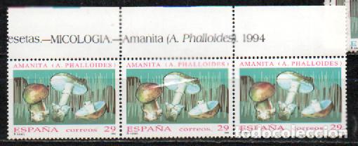 Sellos: Edifil 3281, Amanita, nuevo *** en tira de 3 con cabecera de hoja