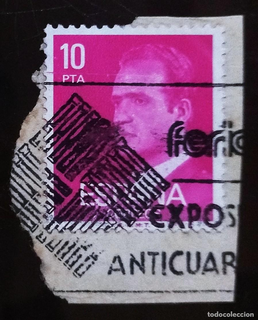 Sellos: FRAGMENTO CON RODILLO DE EXPOSICI&Oacute;N ANTICUARIOS SOBRE 10 PTS JUAN CARLOS. USADO.