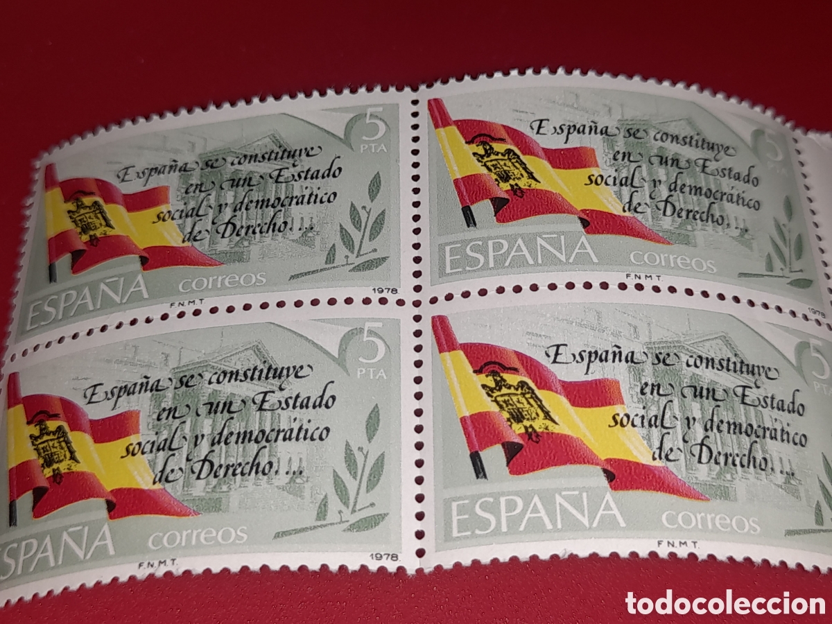 Sellos: Sello Espa&ntilde;a nuevo 1978. Proclamaci&oacute;n Constituci&oacute;n. Bandera. Texto. Letras. Laurel. Arquitectura.