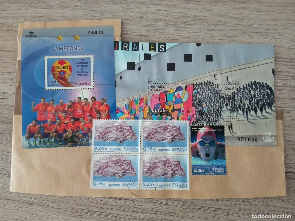 Sellos: DOS HOJAS BLOQUE CAMPEONES Y MURALES Y 5 SELLOS MAS PEGADOS Y ALGUNO SIN MATASELLAR