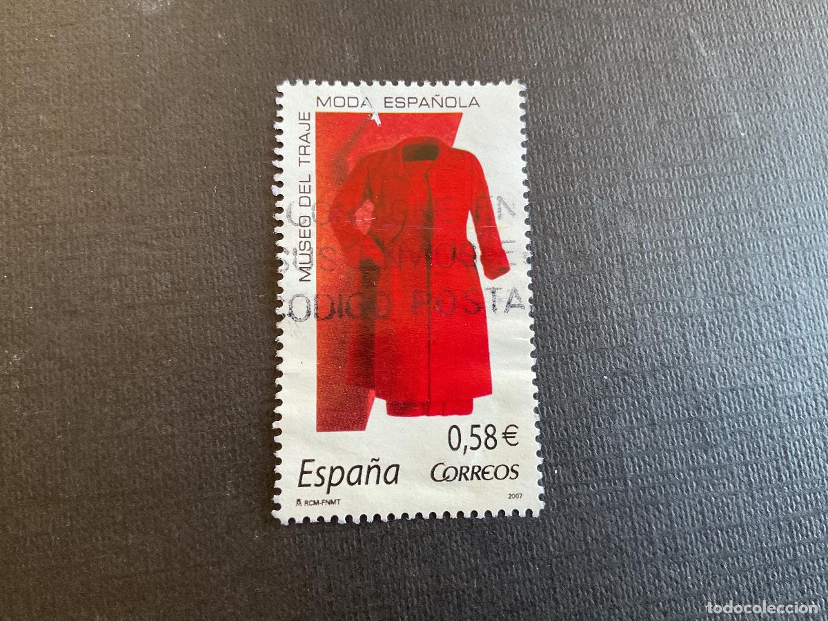 Sellos: ESPA&Ntilde;A N&ordm; EDIFIL 4354 C* A&Ntilde;O 2007. MODA ESPA&Ntilde;OLA. CRISTOBAL BALENCIAGA. SELLO USADO