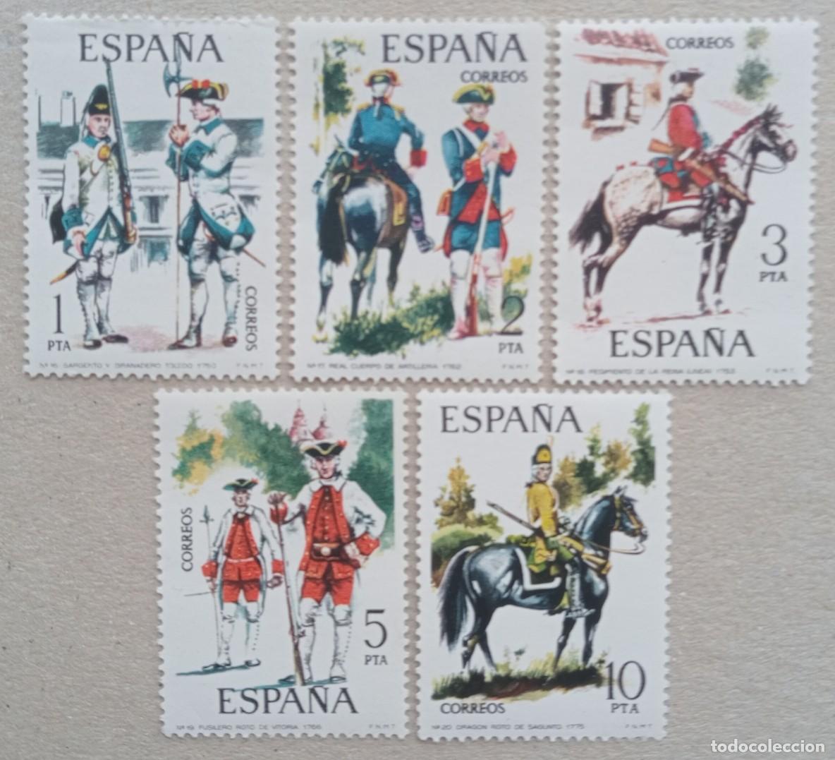 Sellos: 1975. ESPA&Ntilde;A. 2236 / 2240. Uniformes militares. Serie completa. Nuevo.