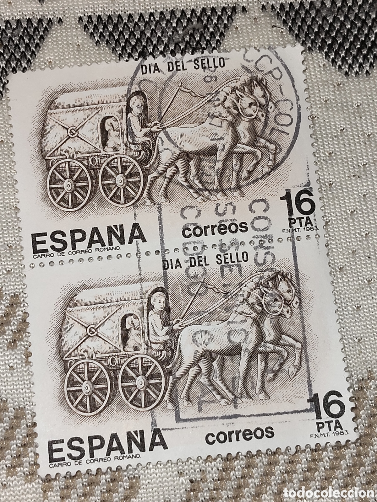 Sellos: Bloque de 2 Sellos de Espa&ntilde;a carro de correos romano 1983 muy buenos