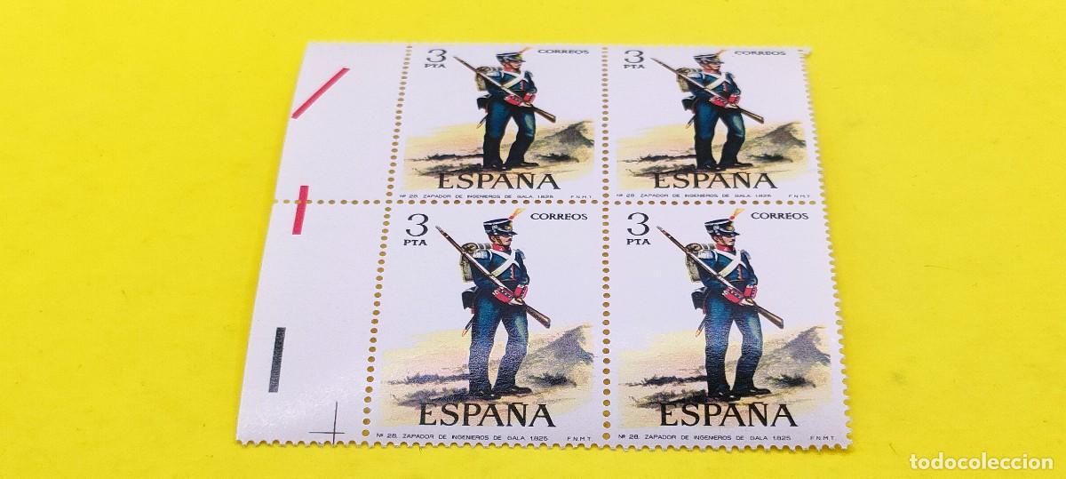 Sellos: Espa&ntilde;a 1976. Edifil 2352. Uniformes militares. Zapador de Ingenieros de Gala. Nuevos. Bloque de 4