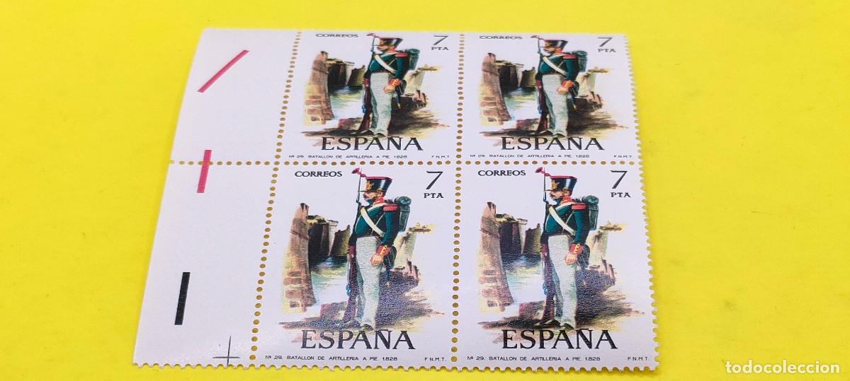 Sellos: Espa&ntilde;a 1976. Edifil 2353. Uniformes militares. Artiller&iacute;a de a pie. Nuevos. Bloque de 4