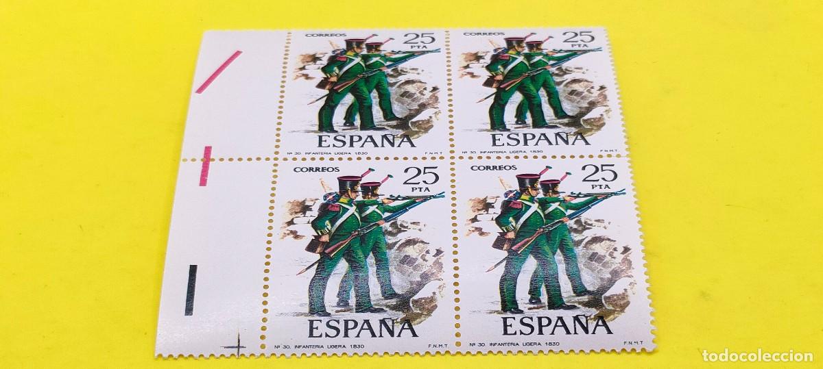 Sellos: Espa&ntilde;a 1976. Edifil 2354. Uniformes militares. Infanter&iacute;a Ligera. Nuevos. Bloque de 4