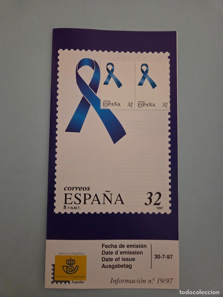 Sellos: Pareja de sellos Lazo azul. 1997. Incorpora d&iacute;ptico