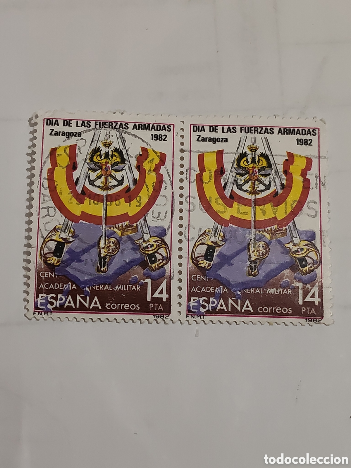 Sellos: Bloque de 2 sellos de Espa&ntilde;a d&iacute;a de las fuerzas armadas 1982