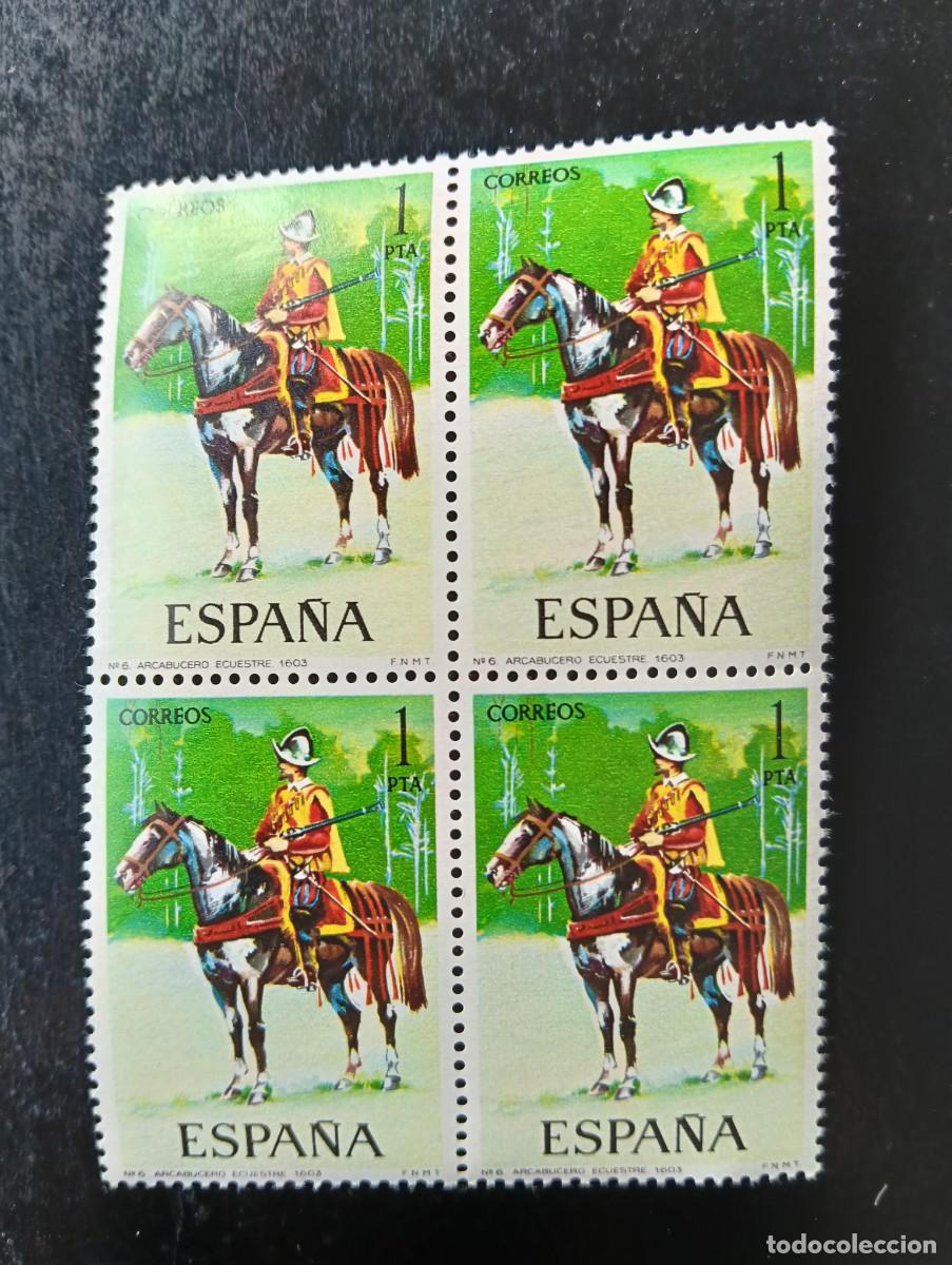 Sellos: Espa&ntilde;a. 1974 - Edifil 2167 - Uniformes Militares. Arcabucero ecuestre - bloque de 4
