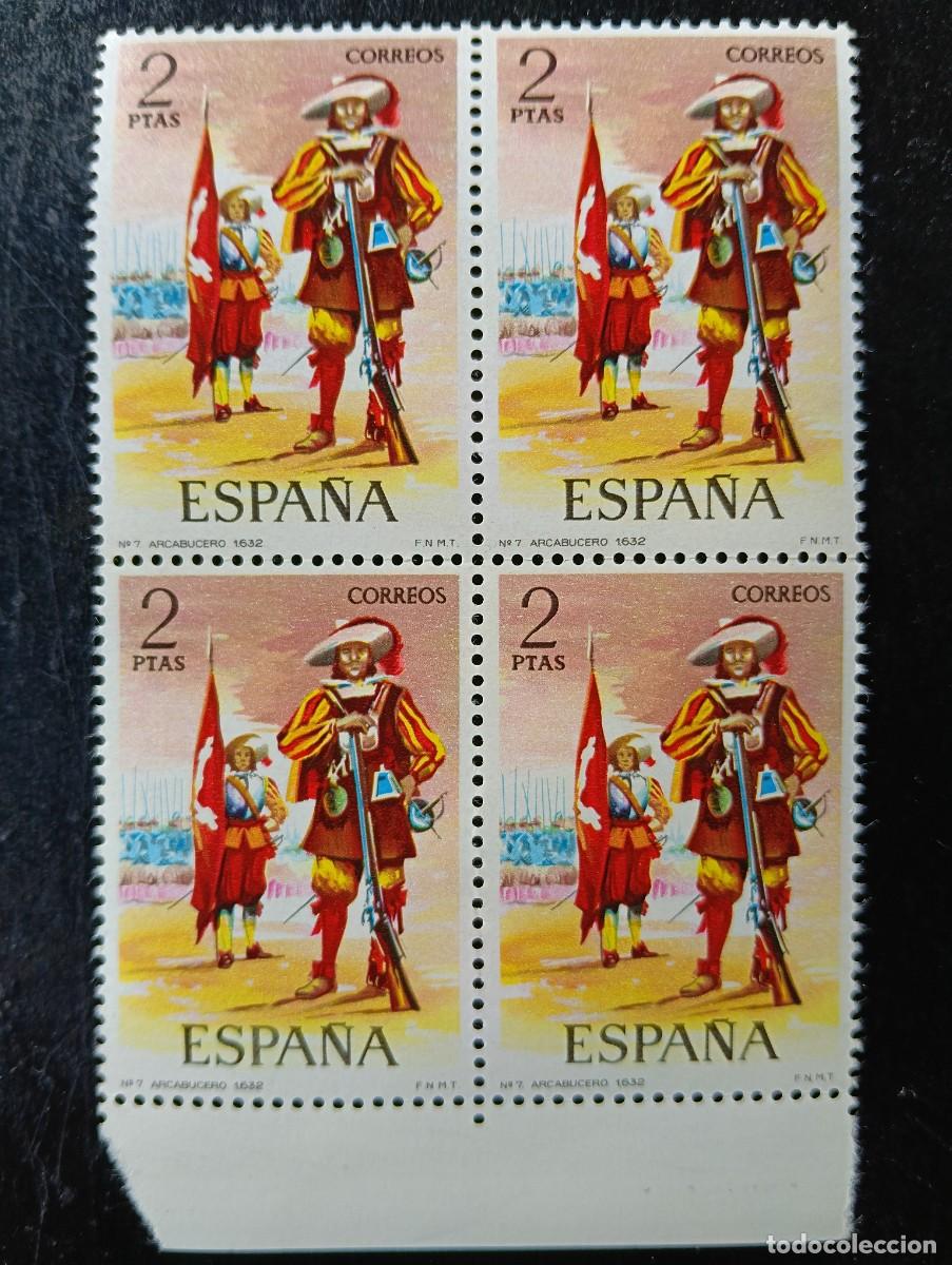 Sellos: Espa&ntilde;a 1974 - Edifil 2168 - Uniformes militares. Arcabucero de infanter&iacute;a, 1632 - Bloque de 4