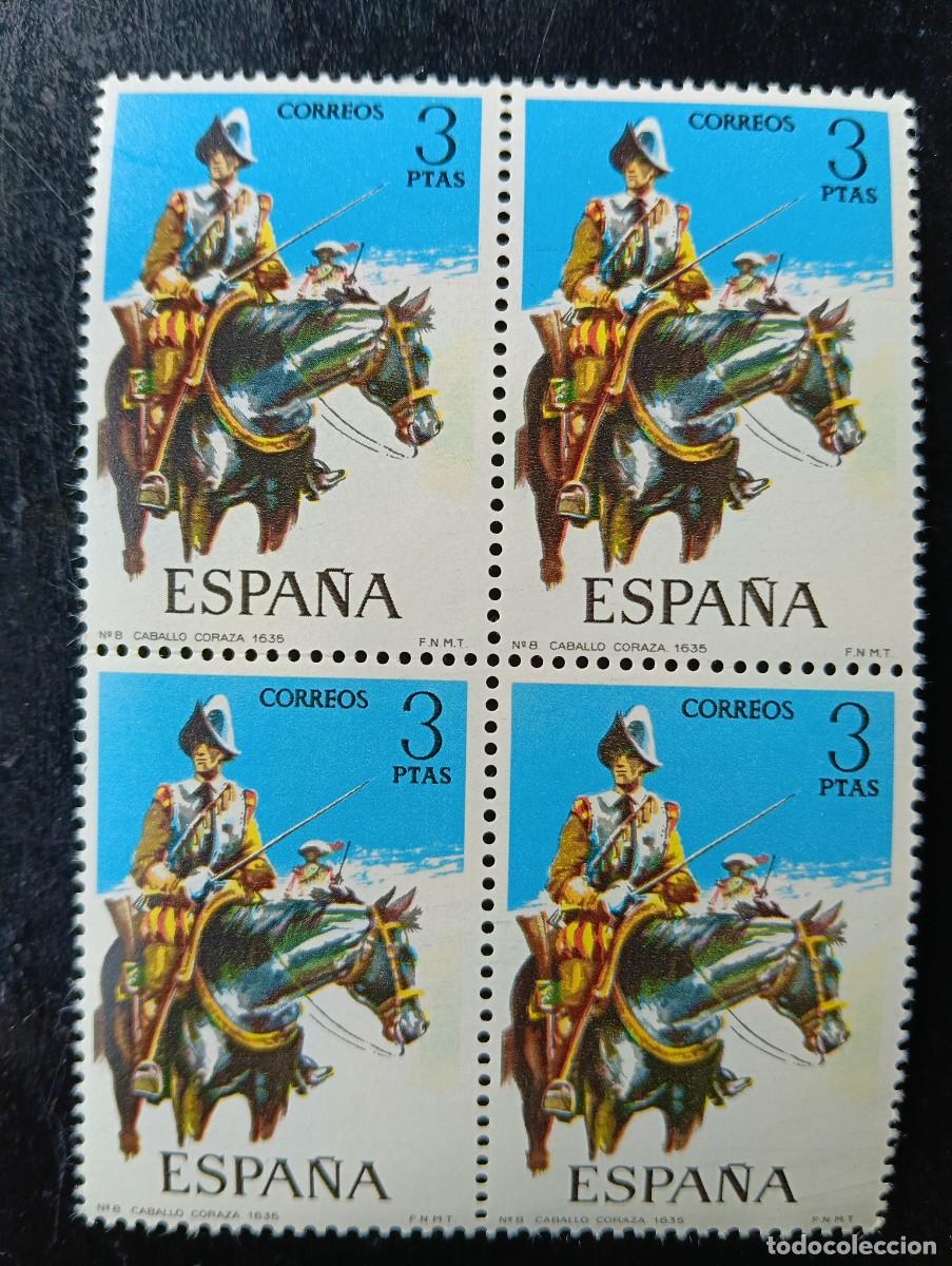 Sellos: Espa&ntilde;a 1974 - Edifil 2169 - Uniformes militares. Coracero de caballer&iacute;a, 1635 - Bloque de 4