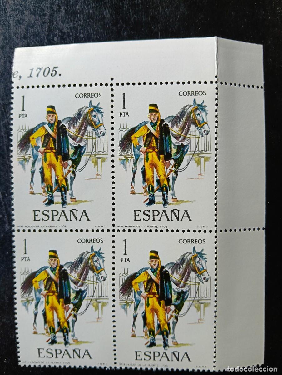 Sellos: Espa&ntilde;a 1974 - Edifil 2197 - Uniformes militares. H&uacute;sar de la muerte, 1705 - Bloque de 4