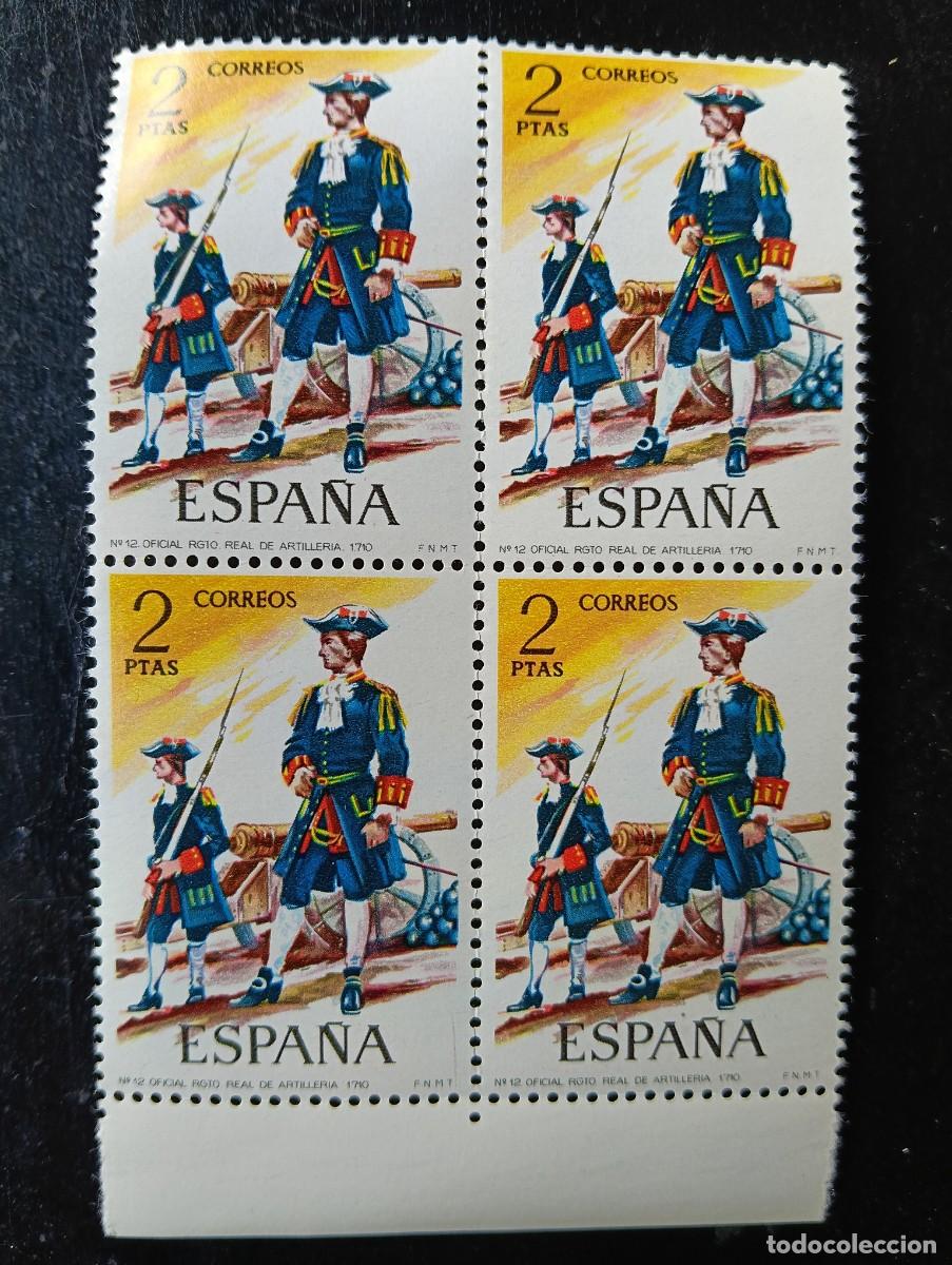Sellos: Espa&ntilde;a 1974 - Edifil 2198 - Uniformes militares. Oficial de Artiller&iacute;a, 1710 - Bloque de 4