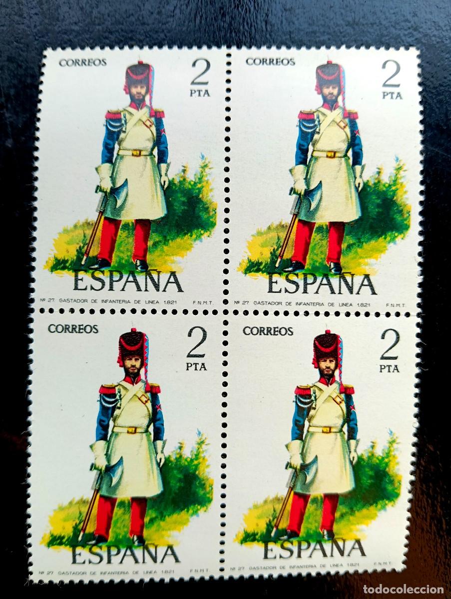 Sellos: Espa&ntilde;a 1976 - Edifil 2351 -Uniformes militares. Gastador de Infanter&iacute;a de L&iacute;nea. Nuevos. Bloque de 4