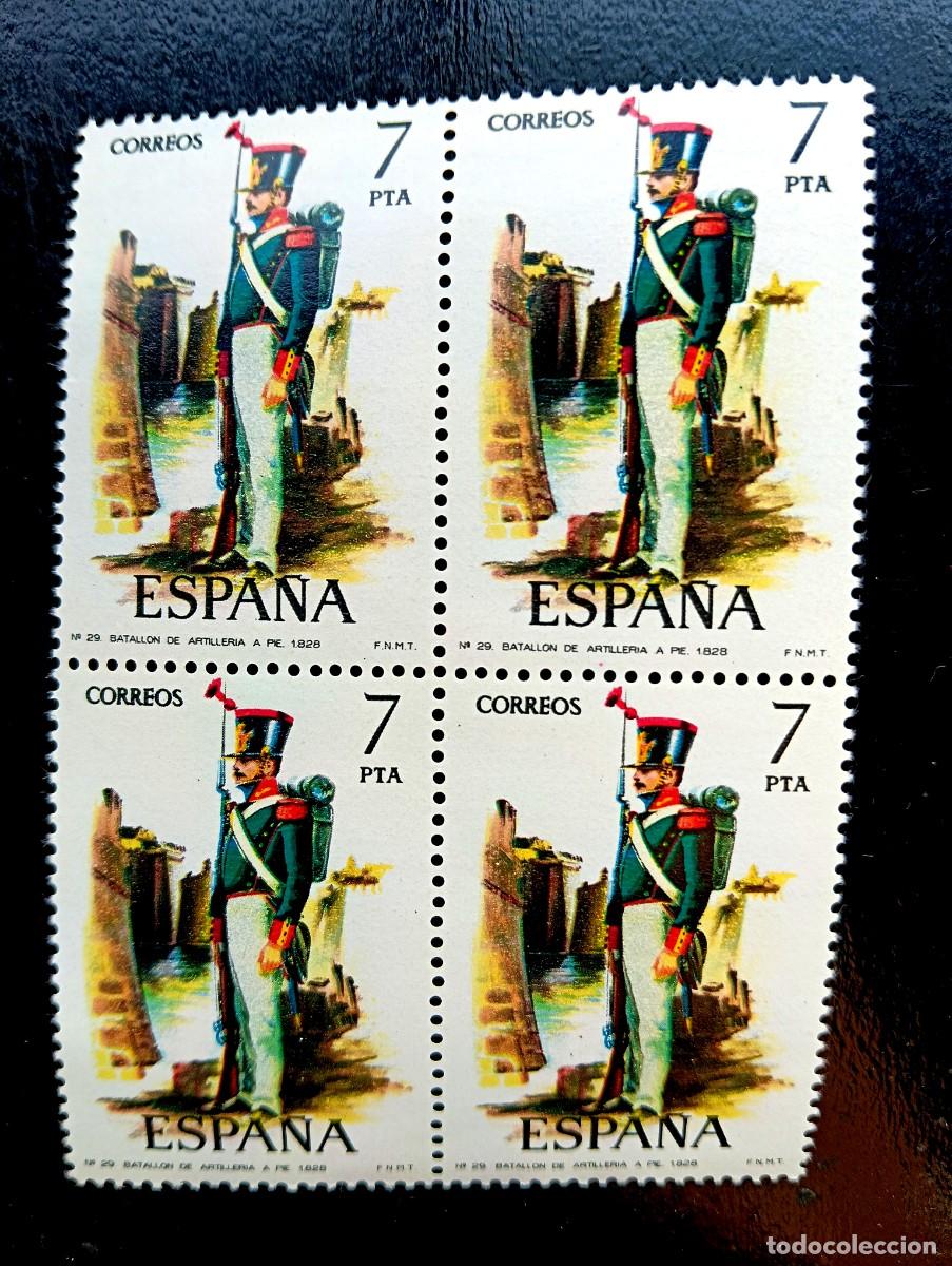 Sellos: Espa&ntilde;a 1976 - Edifil 2353 - Uniformes militares. Artiller&iacute;a de a pie. Nuevos. Bloque de 4