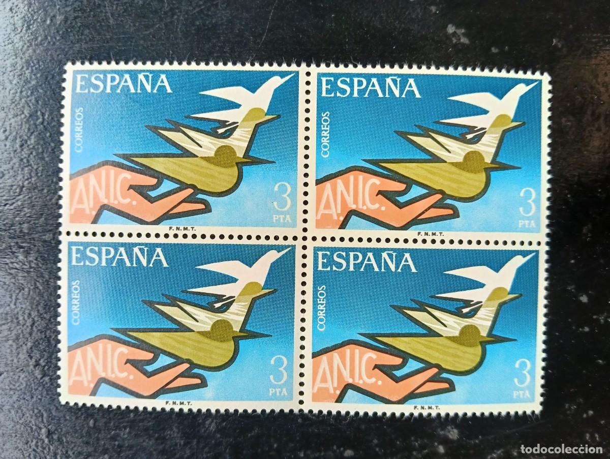 Sellos: Espa&ntilde;a 1976 - Edifil 2378 - Asociaci&oacute;n de Inv&aacute;lidos Civiles Suelta de Palomas Michel - BLOQUE DE 4
