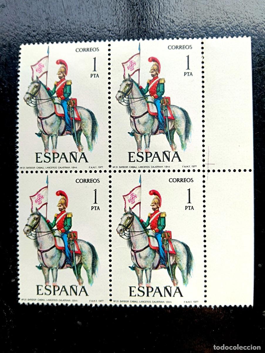 Sellos: ESPA&Ntilde;A 1977 - EDIFIL 2381 - UNIFORMES MILITARES, LANCEROS DE CALATRAVA - BLOQUE DE 4