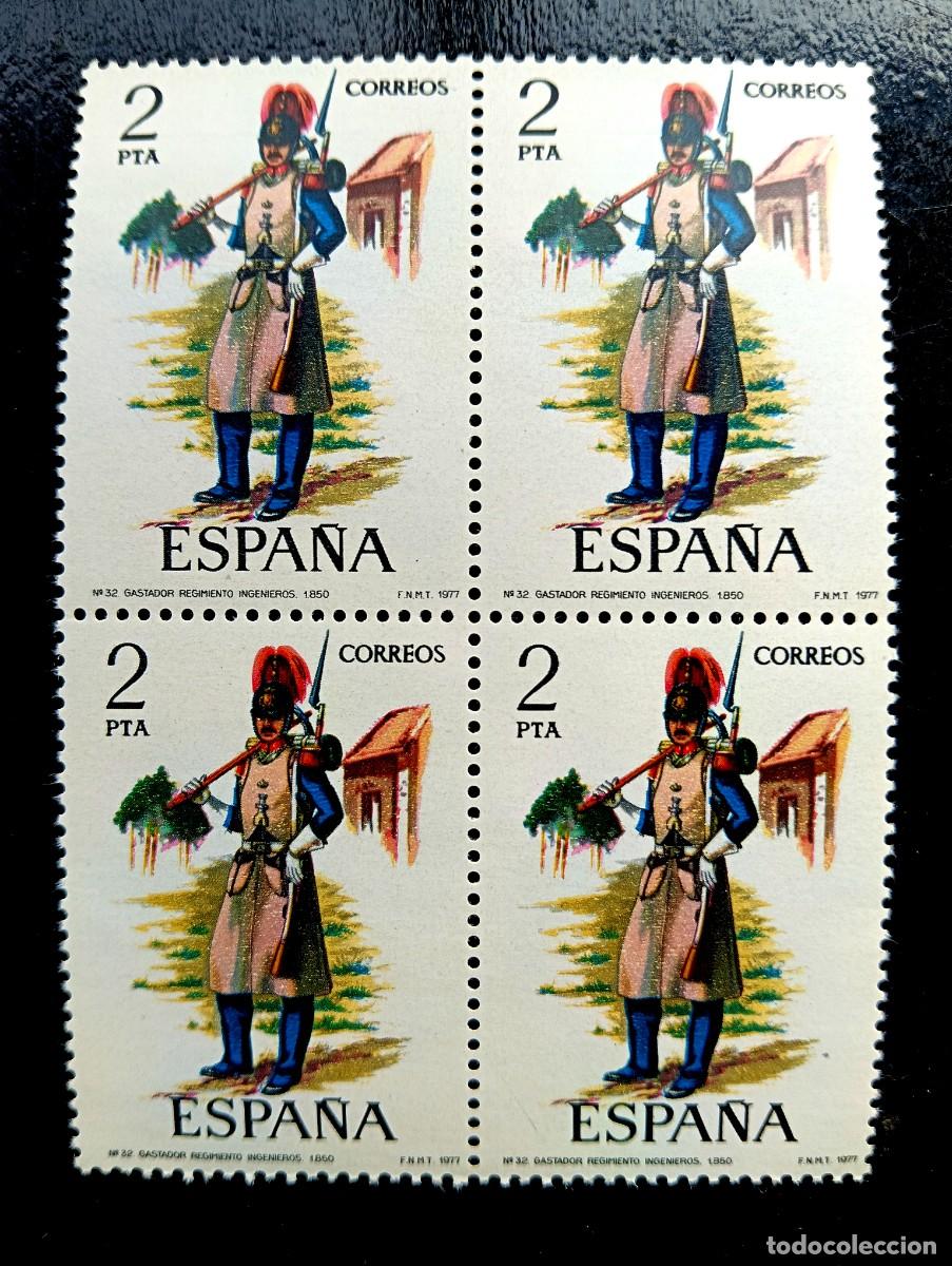 Sellos: ESPA&Ntilde;A 1977 - EDIFIL 2382 - UNIFORMES MILITARES, GASTADOR REGIMIENTO - BLOQUE DE 4