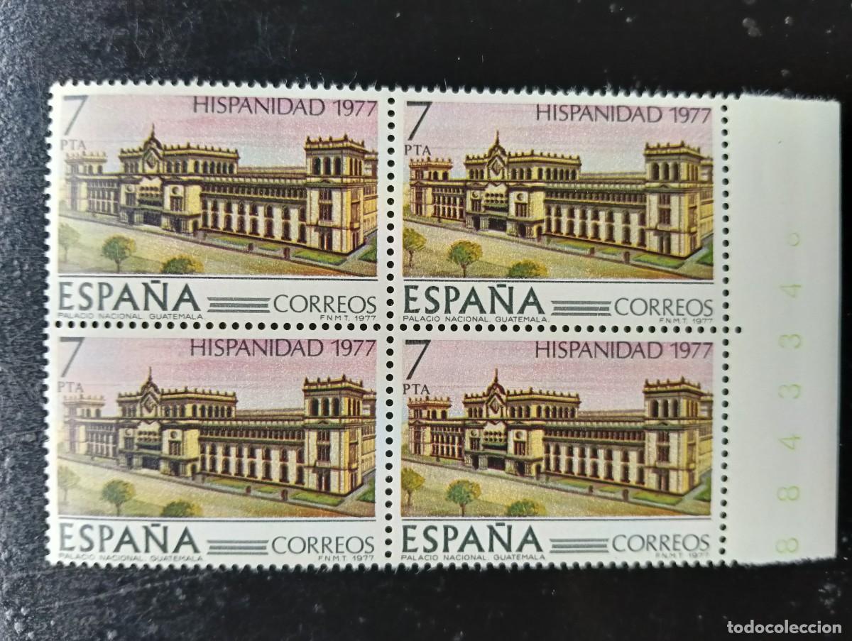 Sellos: ESPA&Ntilde;A 1977 - Edifil 2441 - Hispanidad Guatemala. PALACIO NACIONAL - BLOQUE DE 4