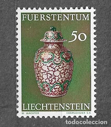Sellos: Sello de Liechtenstein - 1974 Tesoros de la familia real. Jarrones de cer&aacute;mica china - 607 -111-1