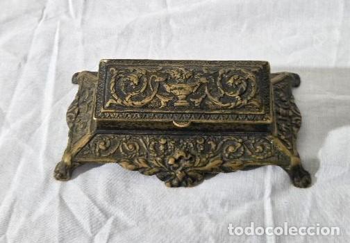 Sellos: Antigua caja para sellos en bronce - Foto 1