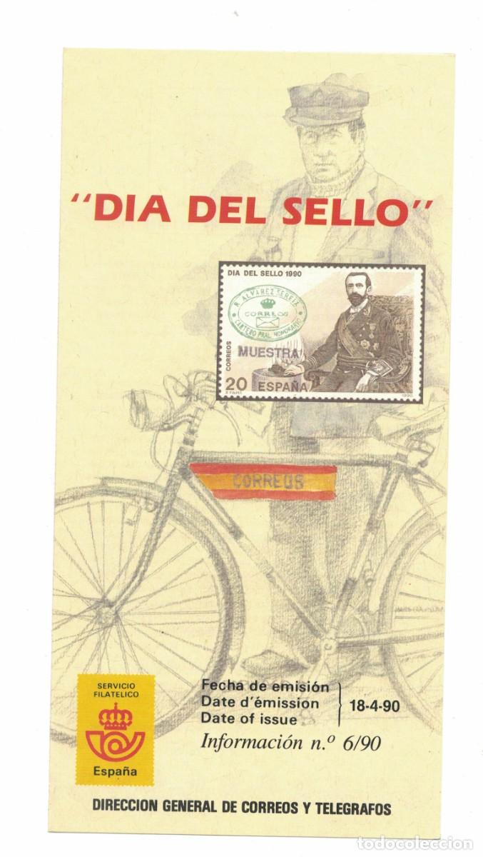 Sellos: D&iacute;ptico filat&eacute;lico Correos Espa&ntilde;a &ndash; D&iacute;a del Sello 1990 &ndash; Sello muestra 20 pts &ndash; Cartero Real