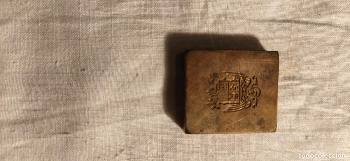 Sellos: Troquel de bronce con el escudo de Espa&ntilde;a, antiguo - Foto 3
