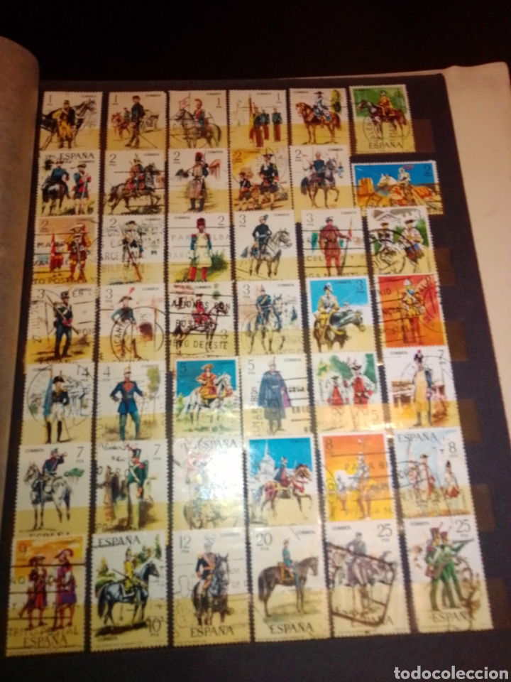 Sellos: Uniformes militares. ....... - Foto 1