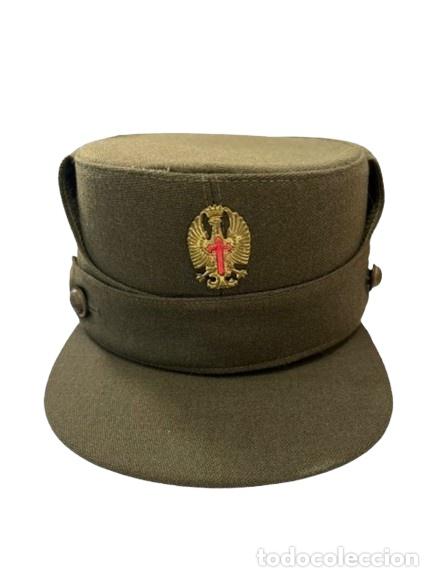Sellos: Gorra Militar con Insignia de &Aacute;guila y Cruz Roja