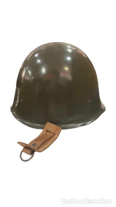 Sellos: Casco Militar de Acero con Correa de Cuero