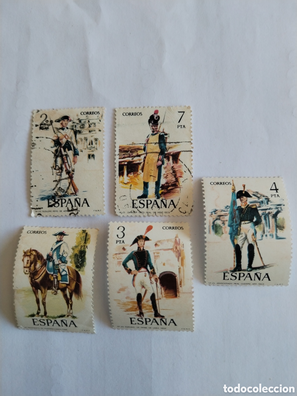 Sellos: Serie completa Sellos Espa&ntilde;a uniformes militares 1975 Edifil 2277/81